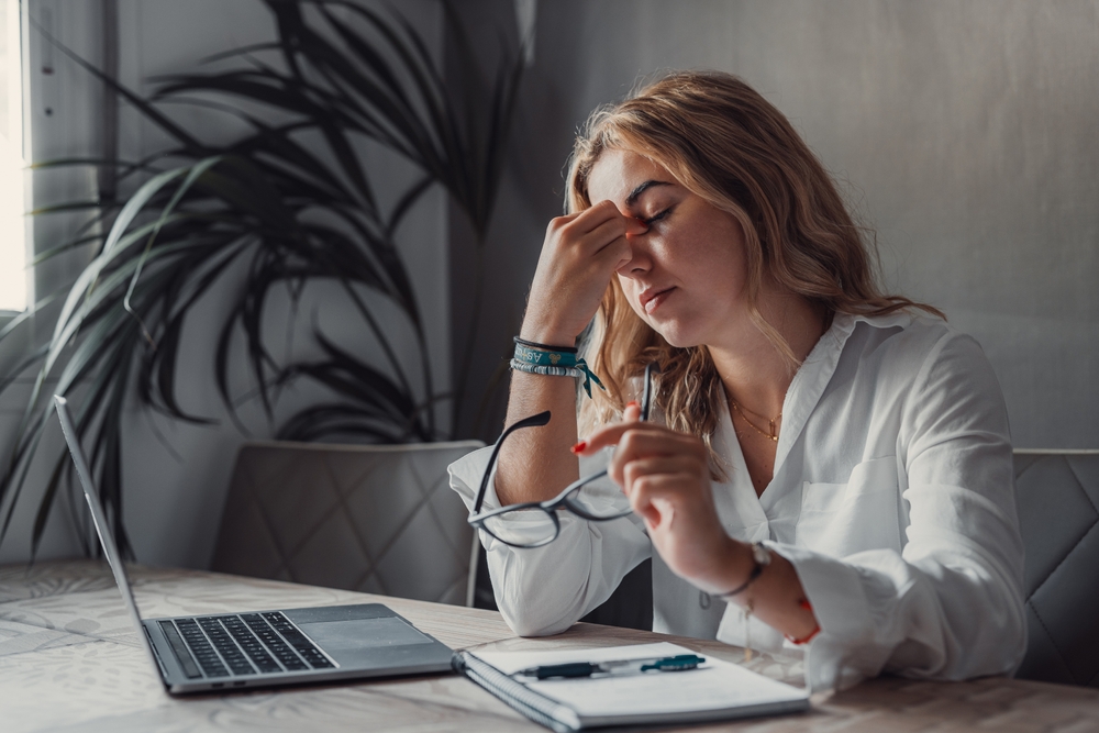 Maux de tête fréquents ? Voici la cause à laquelle vous ne pensez jamais !